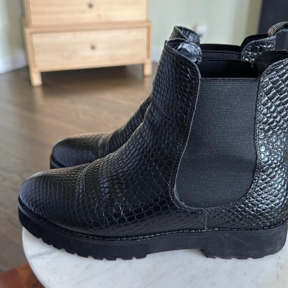 Andres Assous Peggy Boot (Chelsea style) grained leather, featherlight - Picture 4 of 9